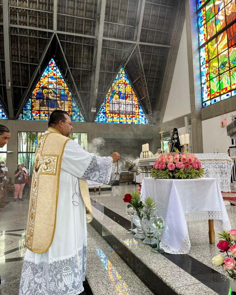 Santa Missa Solene em honra à Nossa Senhora Aparecida – Padroeira do Brasil!